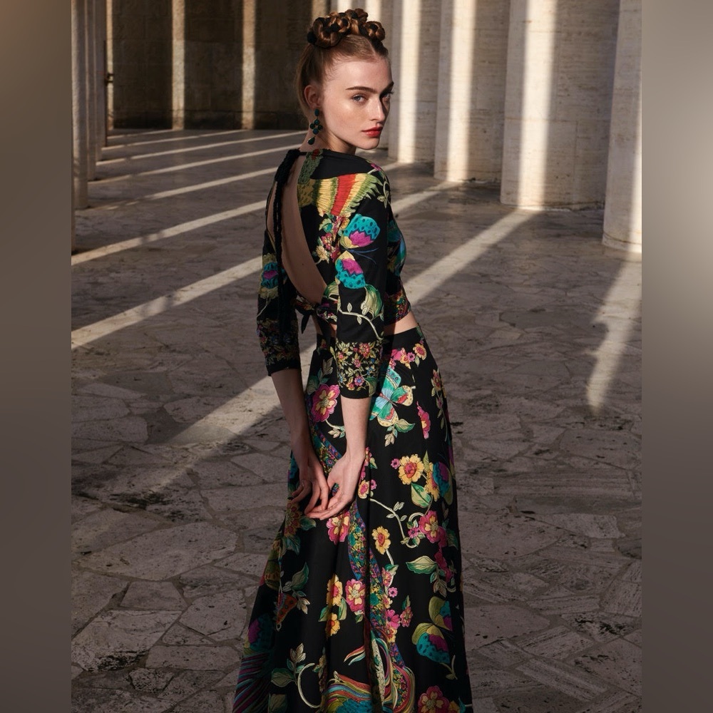 BIRD OF PARADISE IN THE FOREST LONG SKIRT IN BLACK WITH TOP